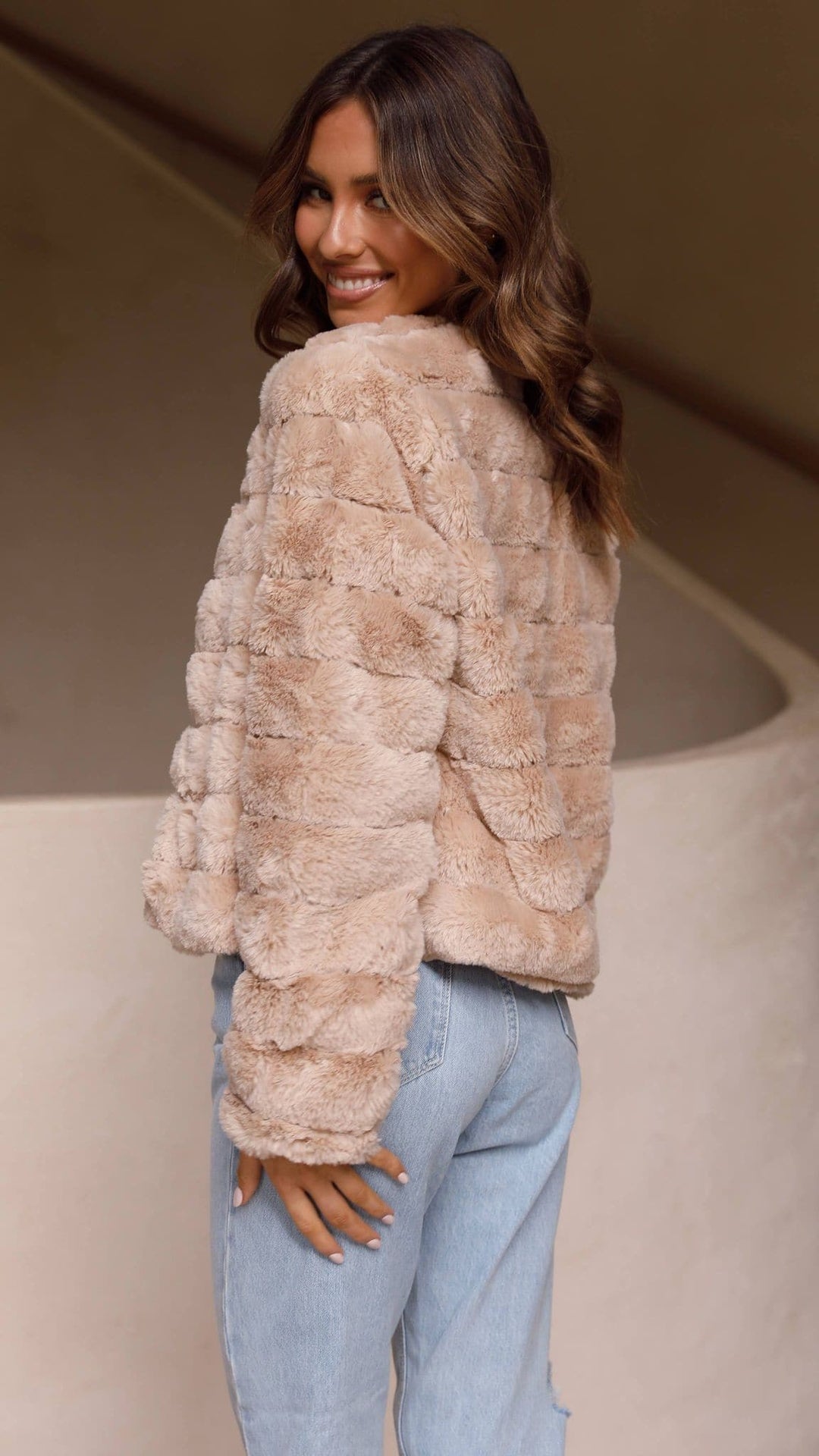 Elegant women's veloura crop jacket, perfect for sophisticated outerwear styling.