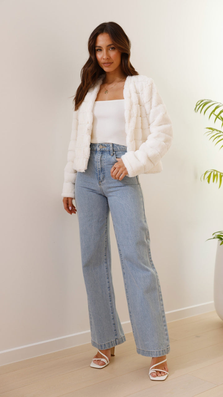 Sophisticated women's cropped veloura jacket, a must-have for winter fashion.