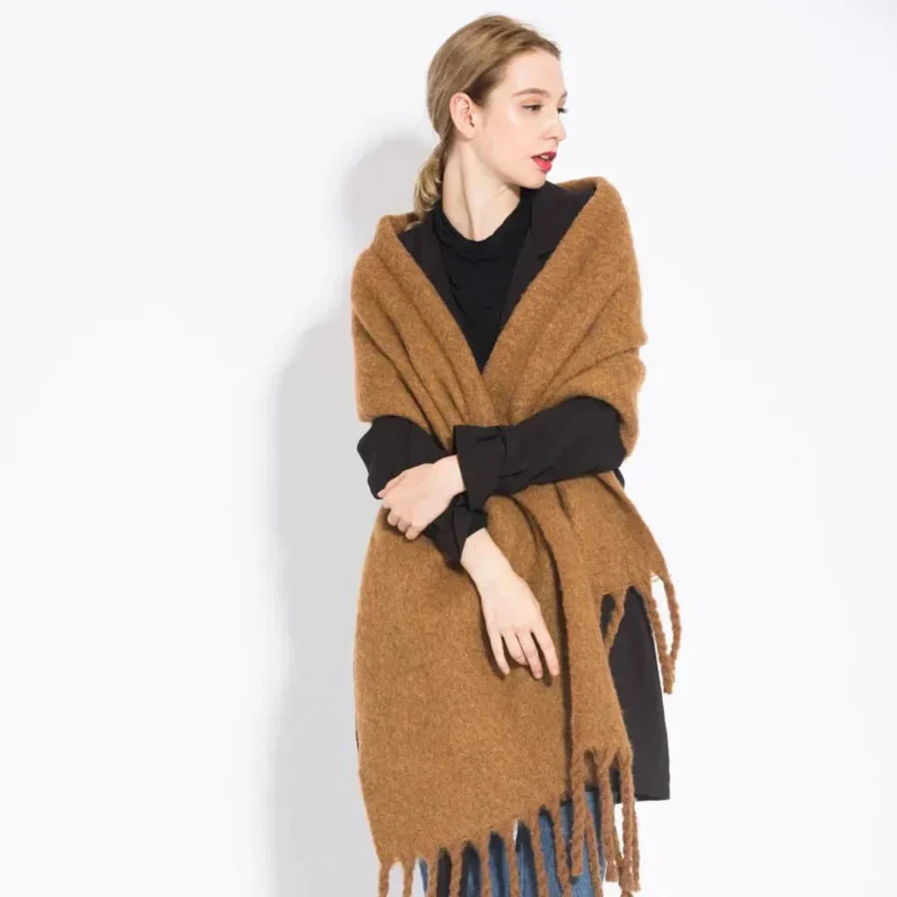 Elegant plain cashmere scarf for women. Luxurious & cozy, ideal for fall fashion.