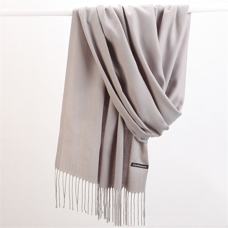 High-quality women's cashmere scarf, providing luxurious warmth and soft feel.