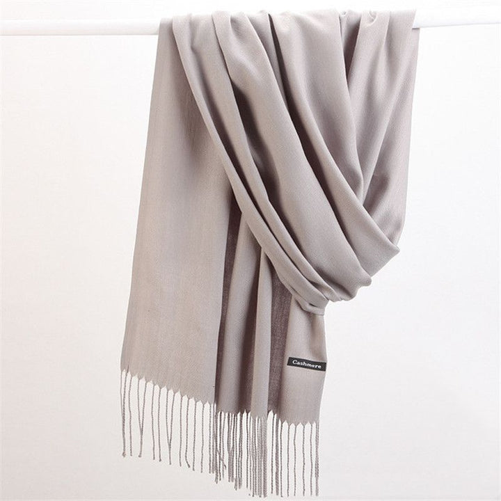 High-quality women's cashmere scarf, providing luxurious warmth and soft feel.