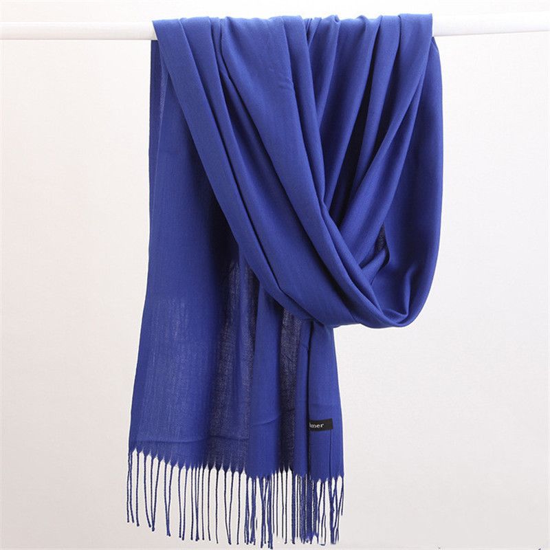 Graceful women's cashmere scarf, a luxurious and soft accessory for elegant fashion.