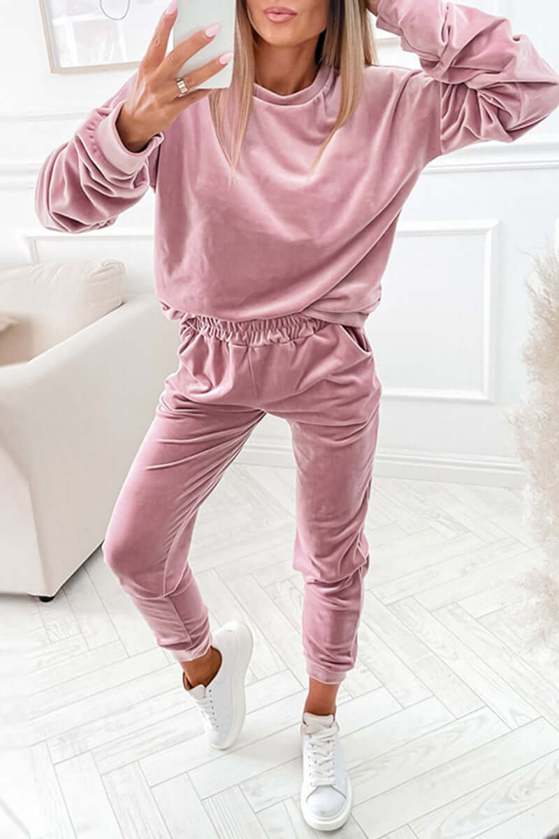 Luxurious women's velvet lounge set in deep blue, perfect for comfortable, stylish everyday loungewear & relaxation.