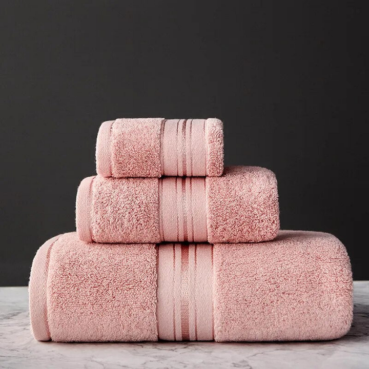 Close-up of a soft Egyptian cotton bath towel, highlighting premium quality & luxurious texture.