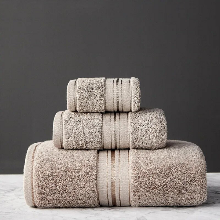 Highly absorbent & quick-drying luxury Egyptian cotton bath towels, perfect for a spa-like premium bathroom experience.