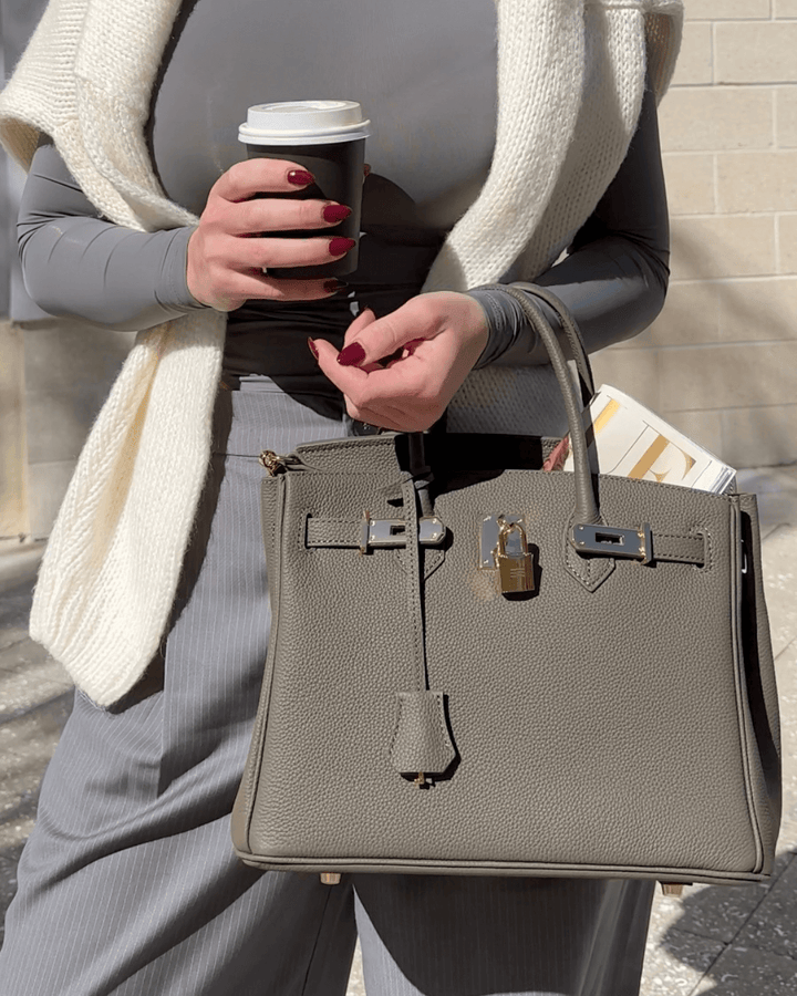 High-quality genuine leather women's shoulder bag, an elegant luxury accessory.