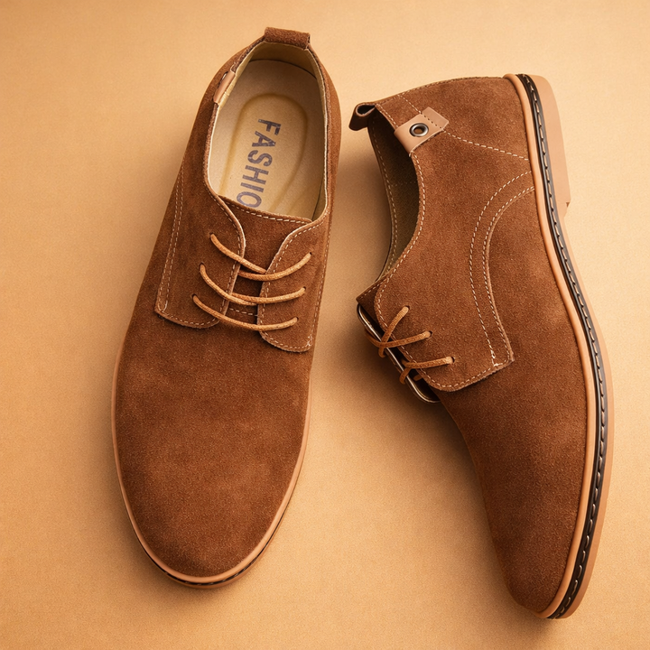 Men's lace-up casual Oxford shoes, perfect for versatile everyday and smart casual footwear.