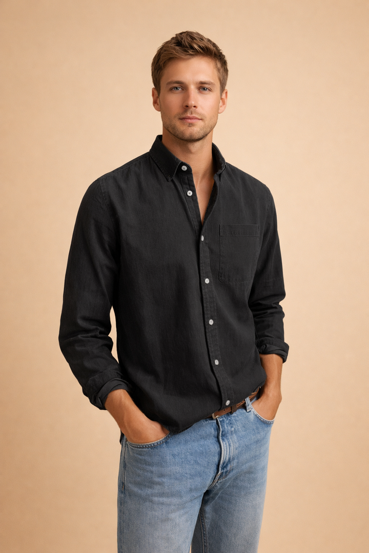 Classic men's casual long sleeve collared shirt. Soft fabric button-down, great for versatile daily wear.