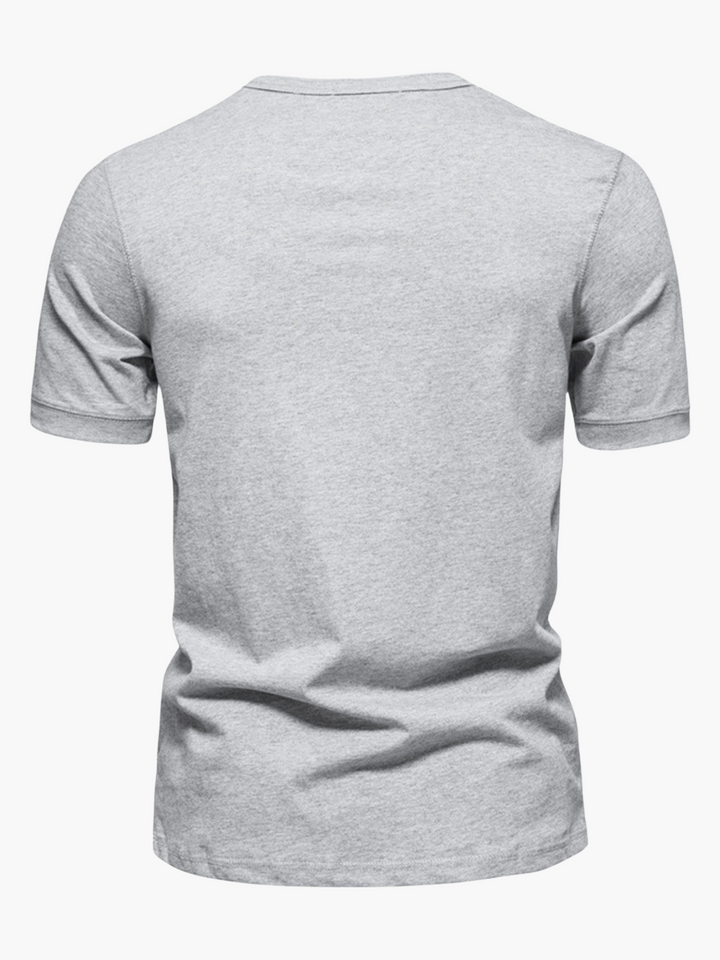 Everyday men's short sleeve button-up shirt, lightweight and breathable for ultimate summer comfort.