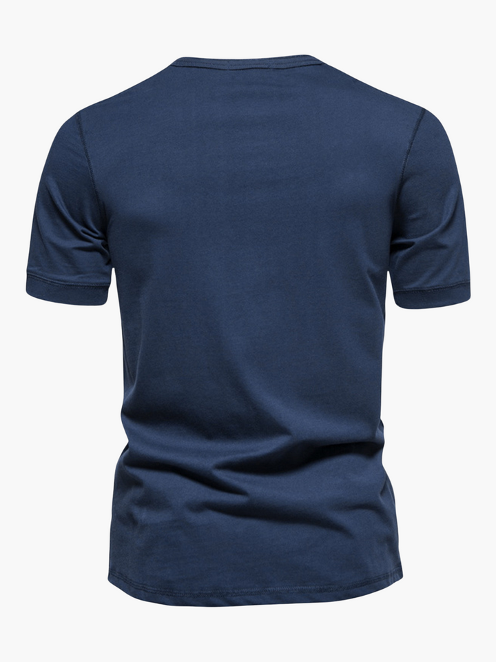 Classic men's short sleeve button-up shirt, essential for a casual and stylish summer look.