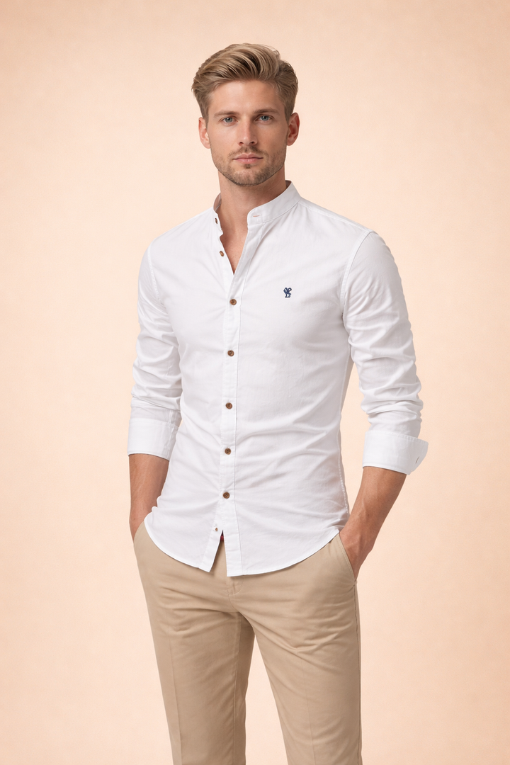 Men's casual slim-fit button-down shirt, ideal for versatile everyday style and comfort.