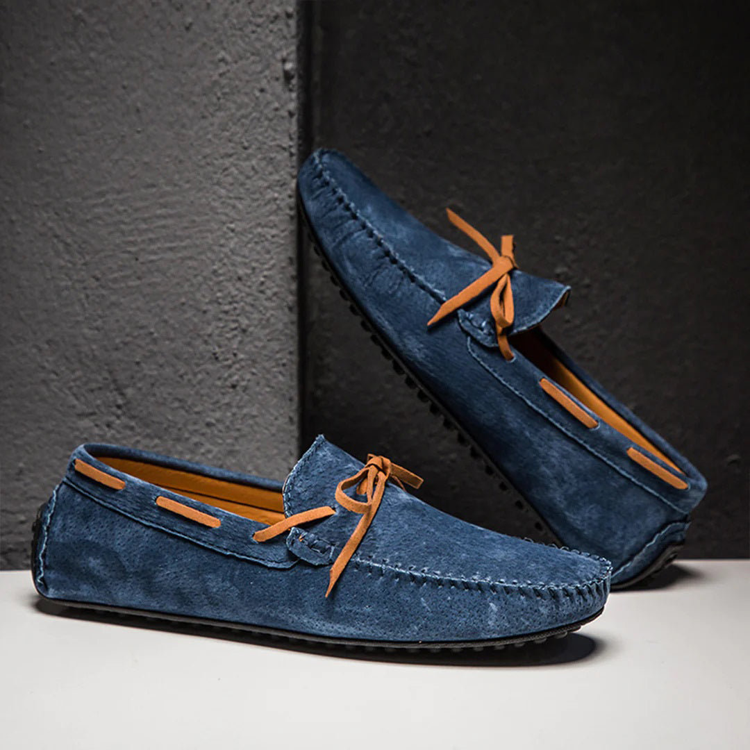 Comfortable men's slip-on loafers with a relaxed casual style, ideal for driving and daily fashion. Versatile footwear.