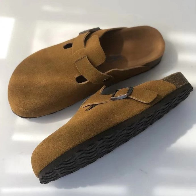 Comfortable men's slide sandals with a classic design for versatile summer and everyday fashion.