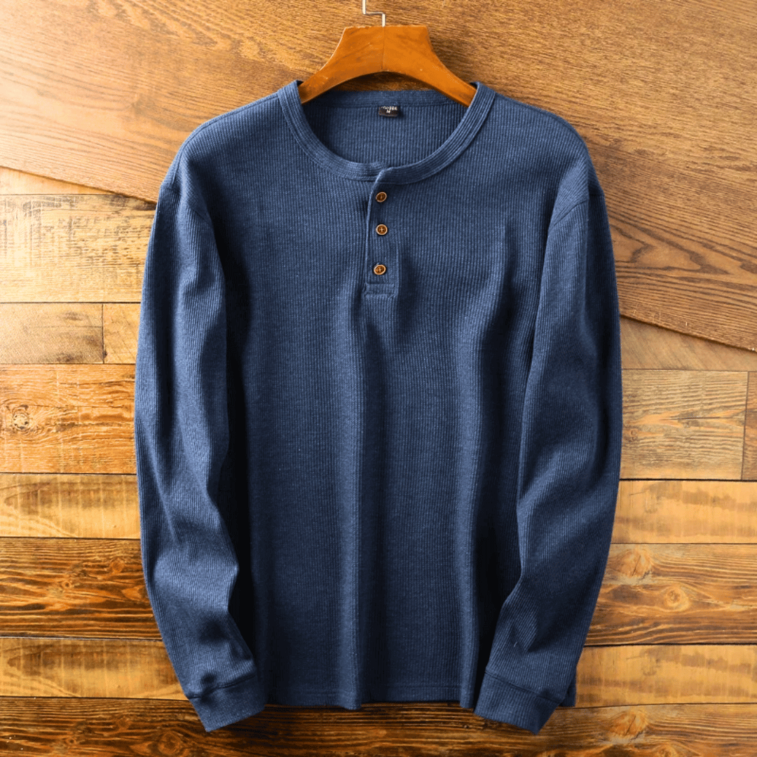 Comfortable men's long-sleeve henley top, ideal for effortless everyday style and a relaxed look.