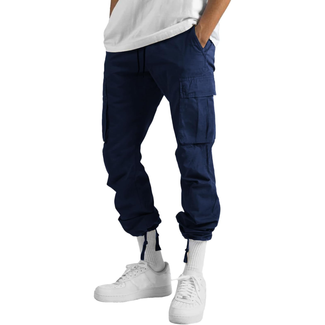 Detail shot of men's cargo jogger utility pocket & durable fabric, ready for everyday adventures.