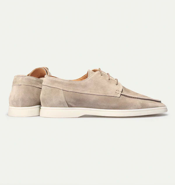 Classic men's formal lace-up loafers in luxurious leather, perfect for elegant dress and office footwear.