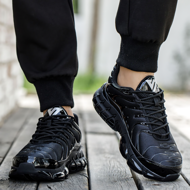 Rugged men's safety work shoes with steel toe, ideal protective footwear for construction & industrial uniforms.