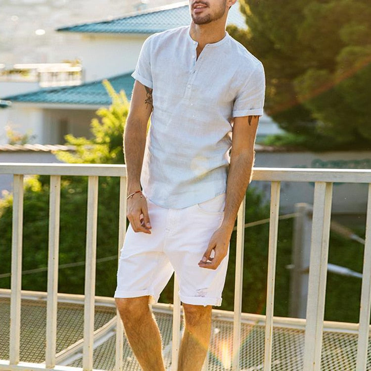 Men's breathable summer top, ideal for warm weather and relaxed style.