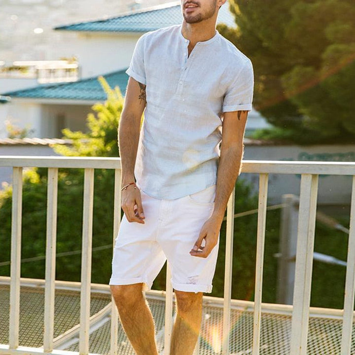 Men's breathable summer top, ideal for warm weather and relaxed style.