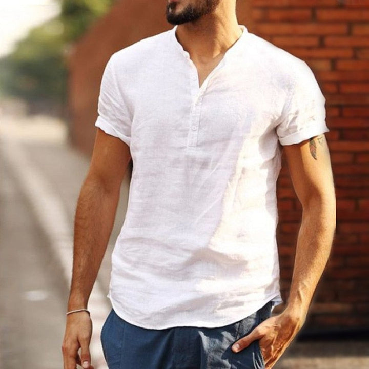 Casual men's lightweight t-shirt, perfect for hot summer days & comfort.