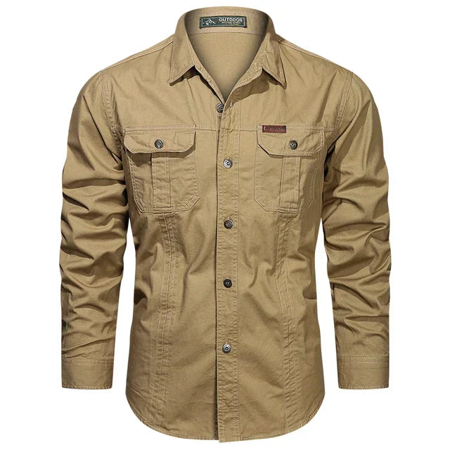 Stylish men's versatile cargo shirt, a long-sleeve button-down top suitable for urban and outdoor fashion.