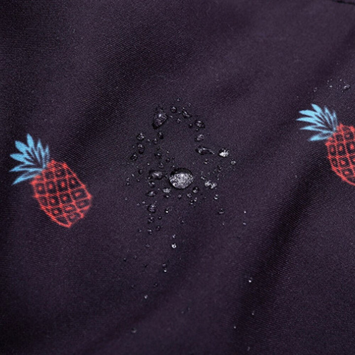 Athletic quick-dry swim shorts for men, comfortable & versatile summer apparel.