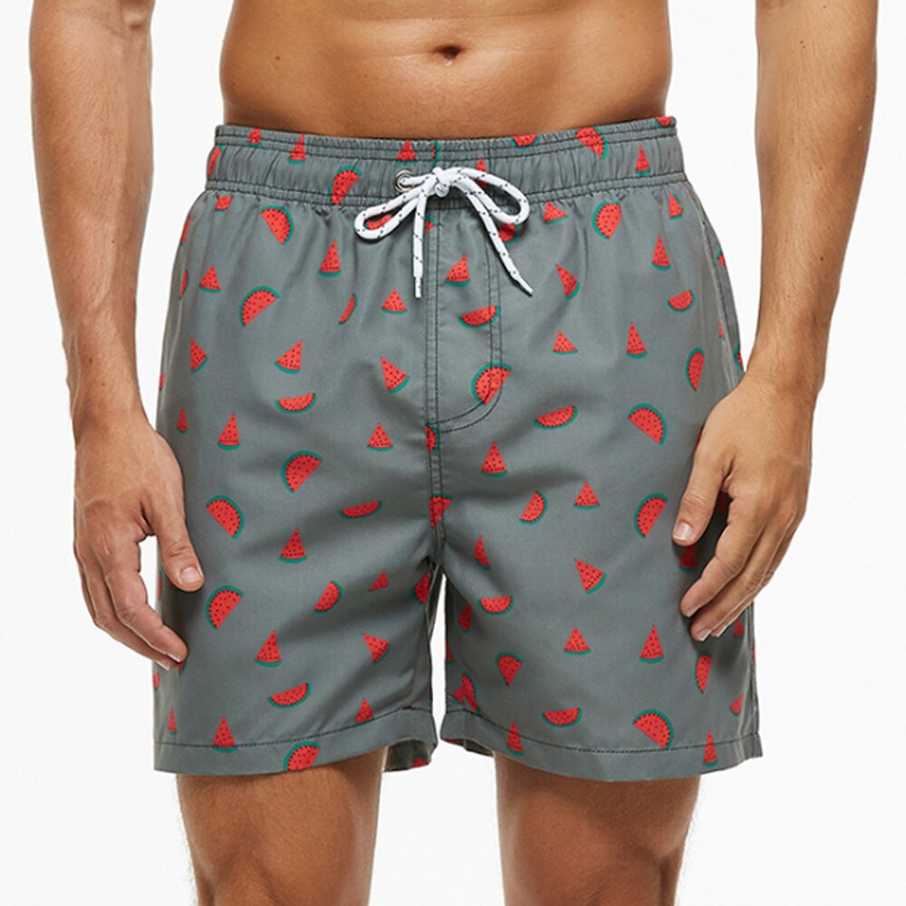 Men's summer fashion: quick-dry swim shorts, comfortable and stylish for any water activity.