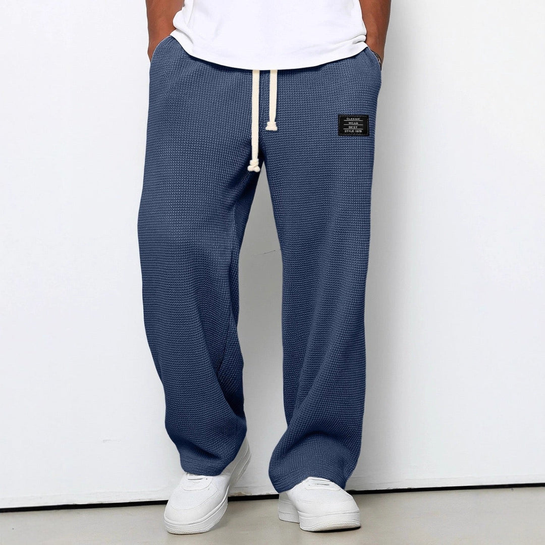 Lightweight men's sweatpants, relaxed fit with an adjustable drawstring, ideal for all-day comfort.