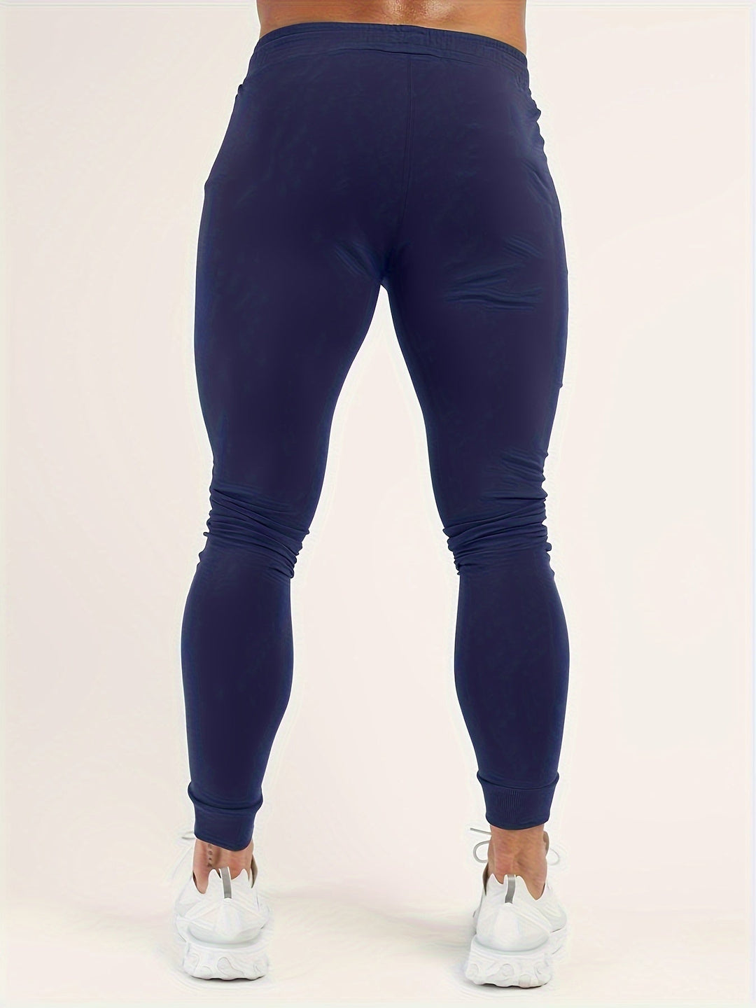Fashionable men's leisurewear: slim fit joggers in a versatile color.