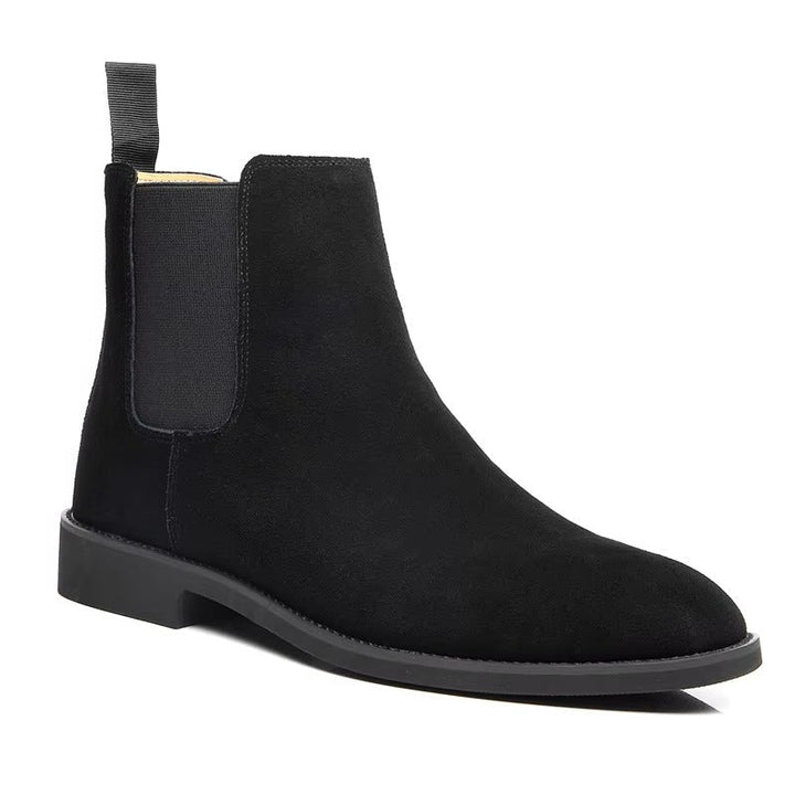 Modern men's slip-on Chelsea boots, great for office, casual, or elegant autumn fashion.
