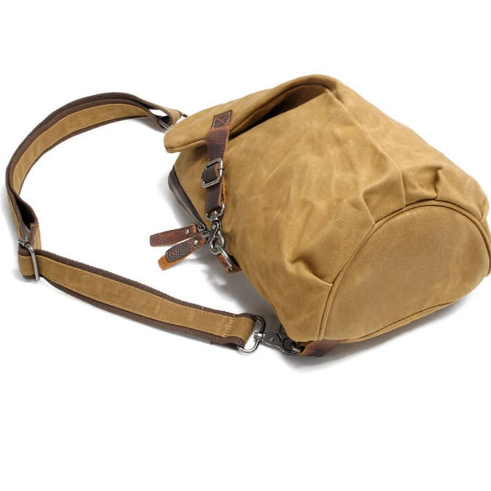 Modern men's anti-theft crossbody bag, water-resistant canvas for everyday carry & secure travel.