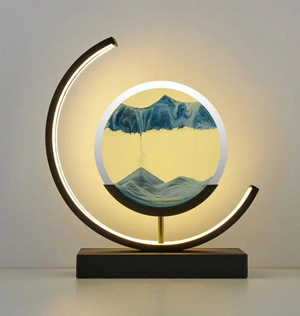 Harmonie Zandlandschap Lamp - Serenova. Unique sand art piece, a dynamic desktop sculpture & calming light.
