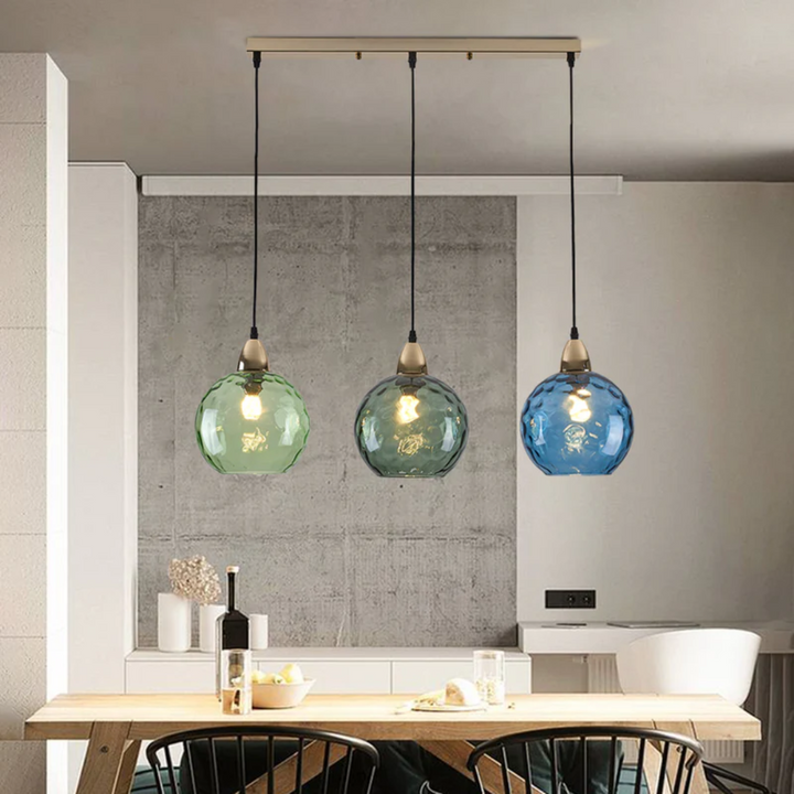 Modern living room light: 3-lamp cascade pendant, a sleek and functional design.