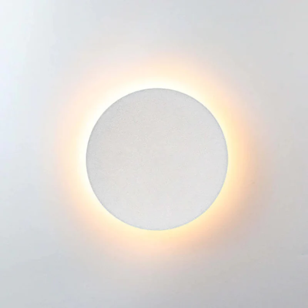 Minimalist outdoor LED wall lamp Zenith, adds modern lighting to any exterior.
