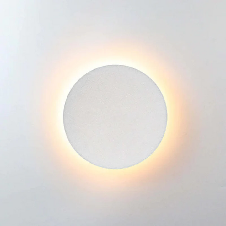 Minimalist outdoor LED wall lamp Zenith, adds modern lighting to any exterior.