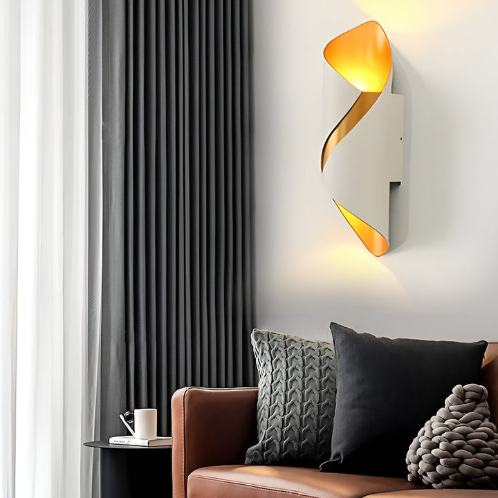 Modern outdoor wall lamp in rust-proof aluminum, glass shade, IP66 waterproof, sleek LED design for gardens and balconies.