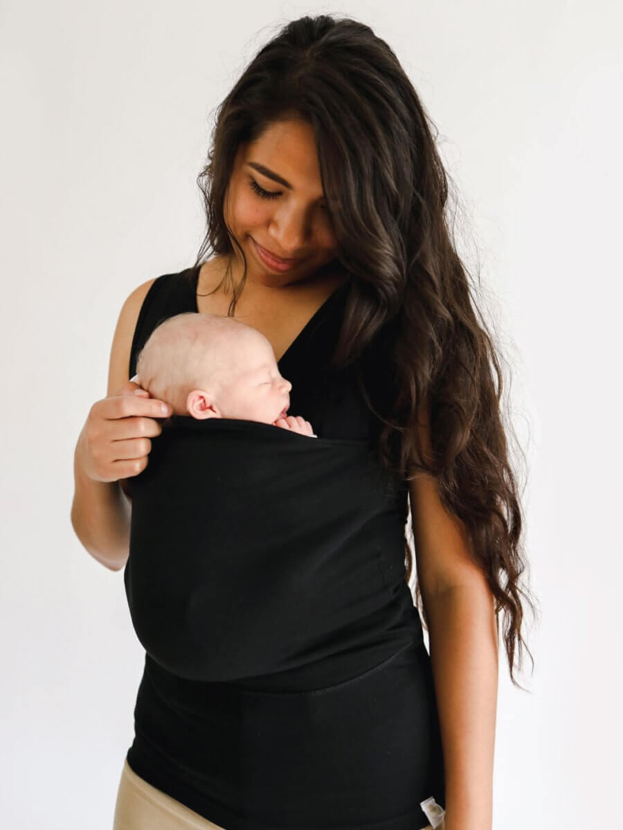 Parents' ergonomic baby carrier shirt for hands-free comfort & infant support. Ideal for baby bonding & everyday wear.