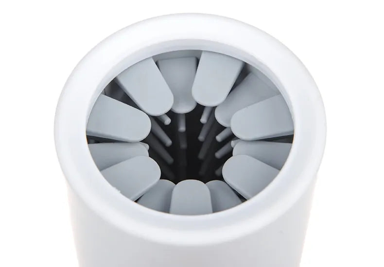 Gentle silicone paw cleaner for dogs and cats, featuring soft bristles for effective dirt removal. Portable and eco-friendly for sensitive paws.