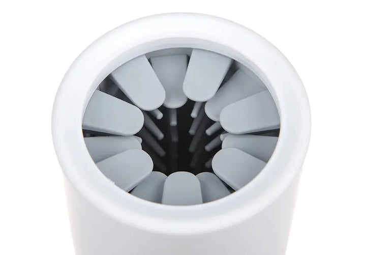 Gentle silicone paw cleaner for dogs and cats, featuring soft bristles for effective dirt removal. Portable and eco-friendly for sensitive paws.