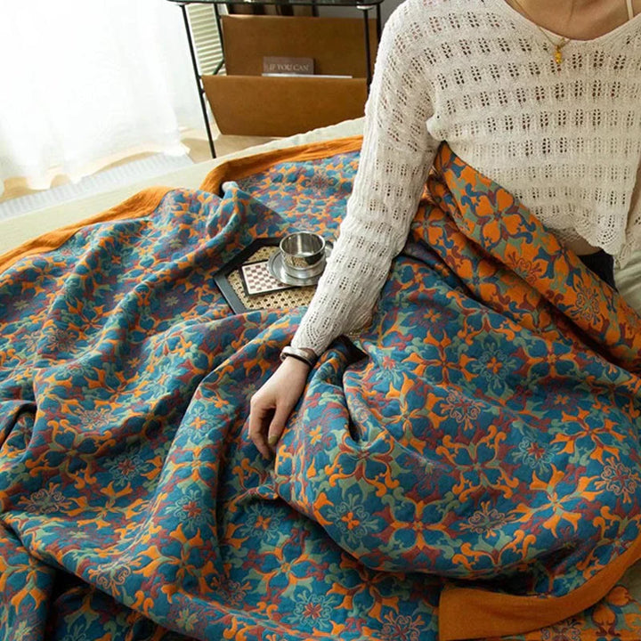 Duvet-style patterned cotton quilt. Features a stunning orange & blue design, perfect for comfy bedding.