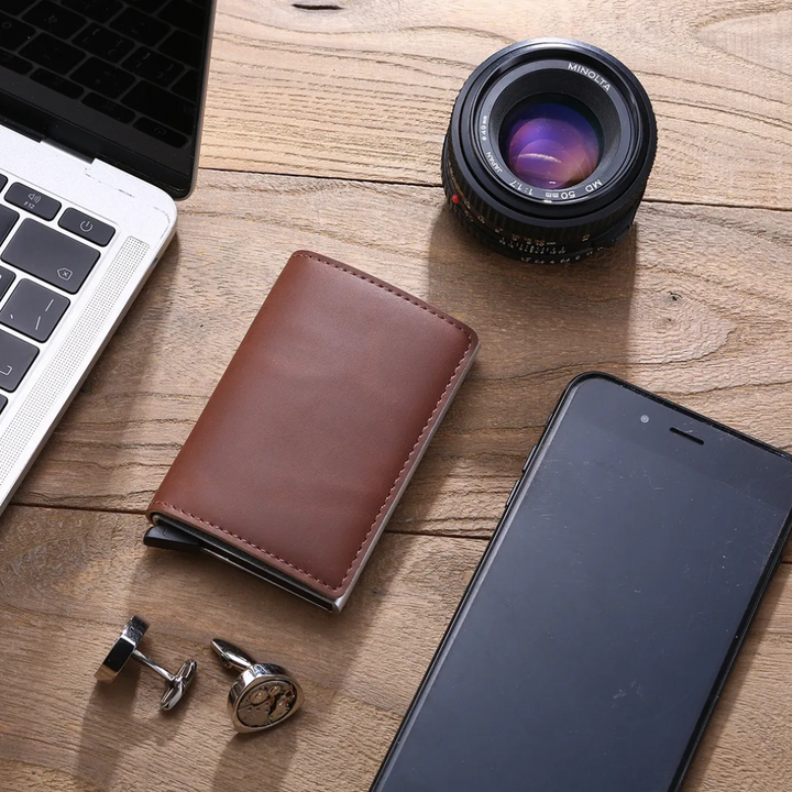 Stylish men's aluminum wallet, secure RFID, and convenient money clip.