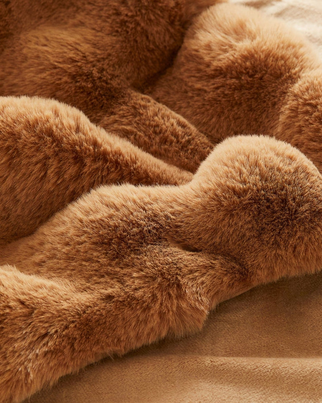 Warm recycled fleece blanket with a soft plaid pattern, perfect for cozy comfort and sustainable living.