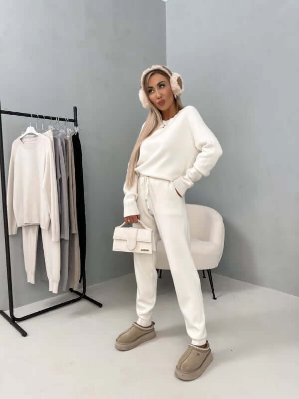 Soft women's loungewear set for ultimate comfort. Two-piece sleepwear, perfect for relaxation & casual wear.