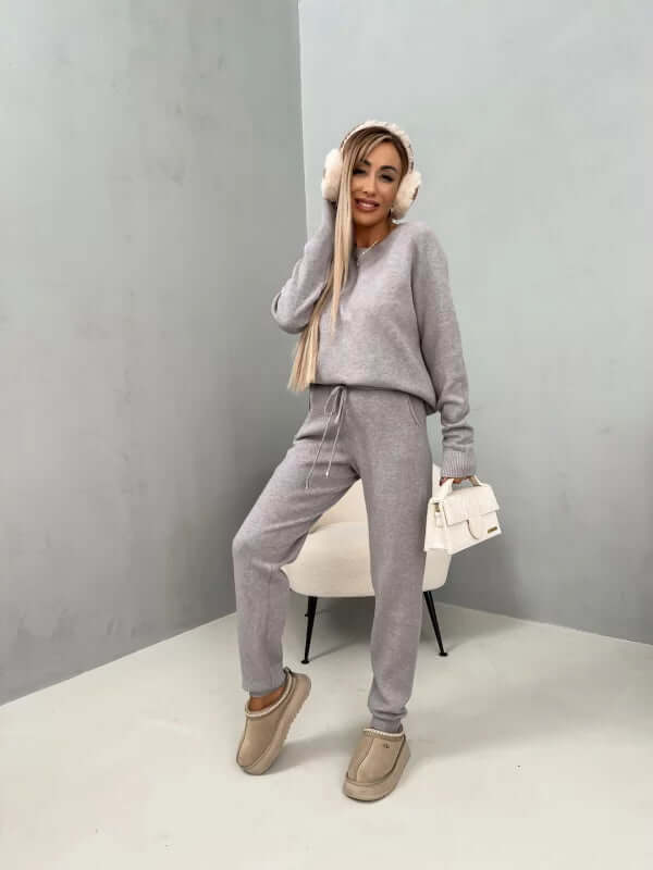 Relax in this soft women's comfort set. Versatile two-piece loungewear for sleep, casual days, and relaxation.