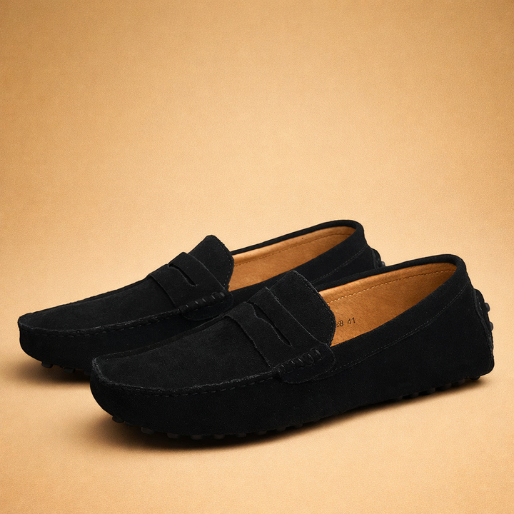 Men's elegant slip-on casual shoes, ideal for travel and offering superior comfort.