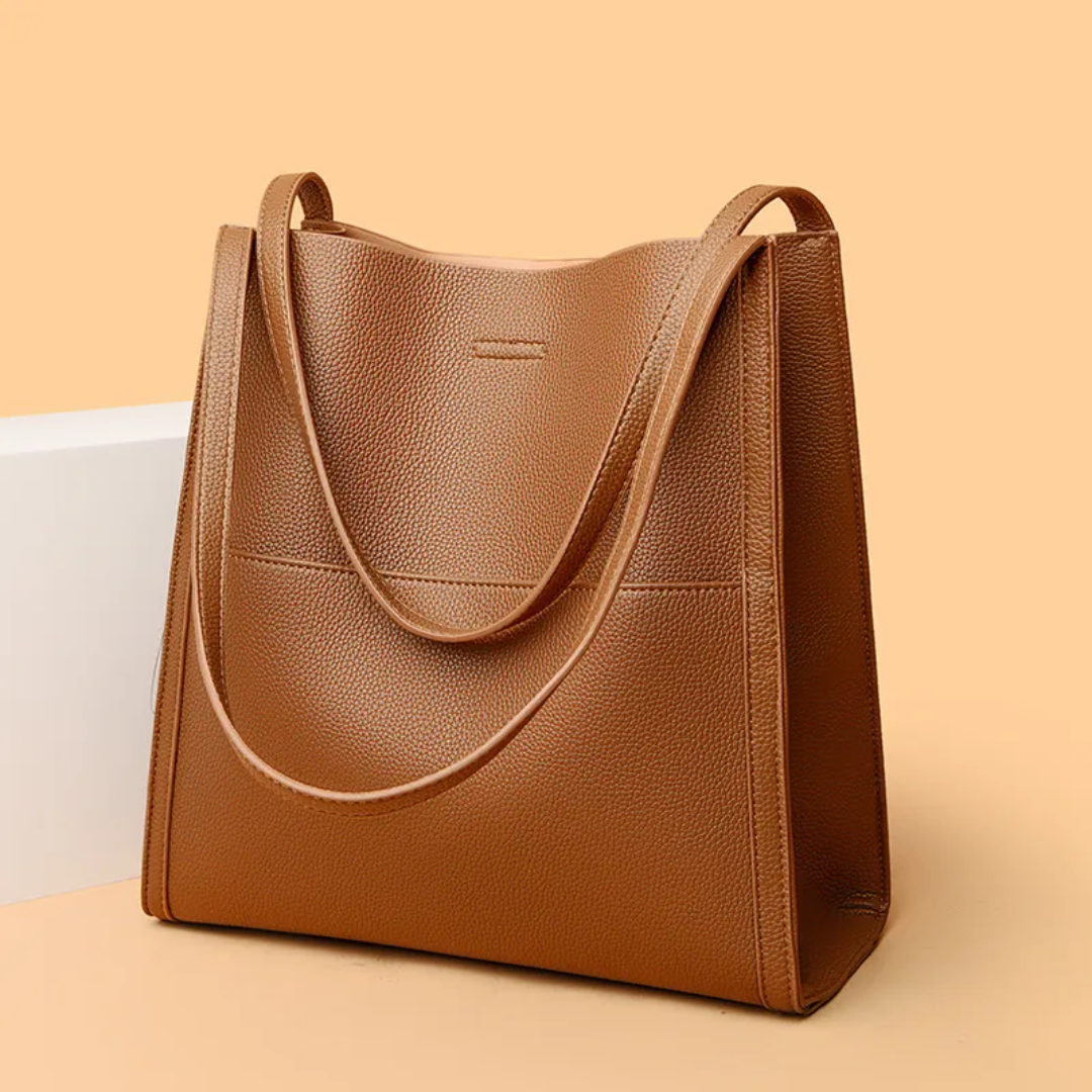 DailyLux large leather shoulder bag. A versatile and spacious tote, perfect for everyday use, work, or travel.