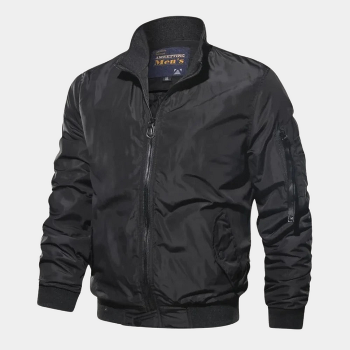Essential men's wind-resistant bomber jacket, ideal for casual daily wear and protection in fall/winter.