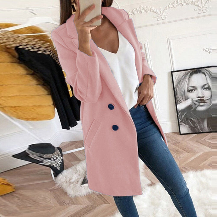 High-quality chic women's button-up coat, Mila. Elegant fall/winter outerwear with pockets for a refined everyday style.