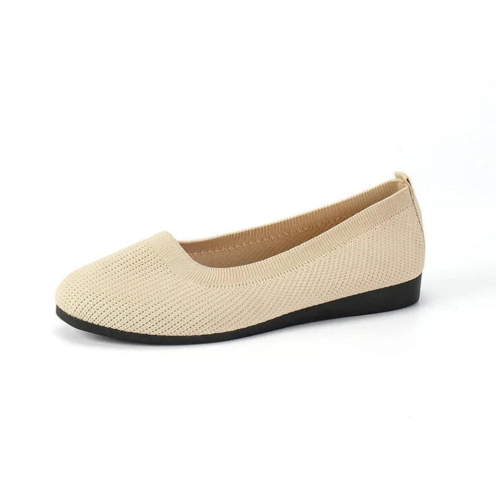 Breathable women's slip-on ballerina flats in a versatile design, ideal for casual summer style and comfort.