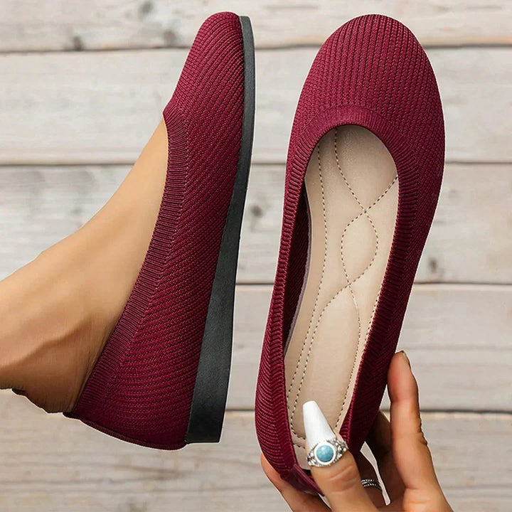 Fashionable women's summer ballerina flats with a comfortable design, great for any casual or elegant outfit.